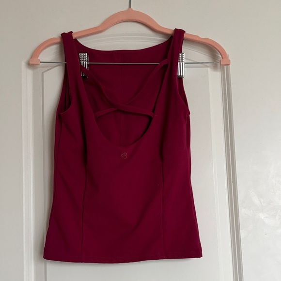 Blogilates cranberry workout tank top - Picture 2 of 3